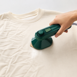 Mini Ferro de Passar Portátil com Spray Bivolt