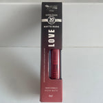 Batom líquido matte vermelho de longa duração (até 30 e 24 horas), com alta pigmentação e acabamento aveludado.