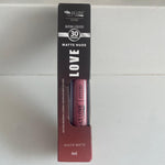 Batom líquido matte vermelho de longa duração (até 30 e 24 horas), com alta pigmentação e acabamento aveludado.
