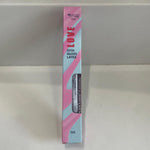 Batom Gloss labial efeito latex com brilho intenso e partículas de glitter, acabamento espelhado.