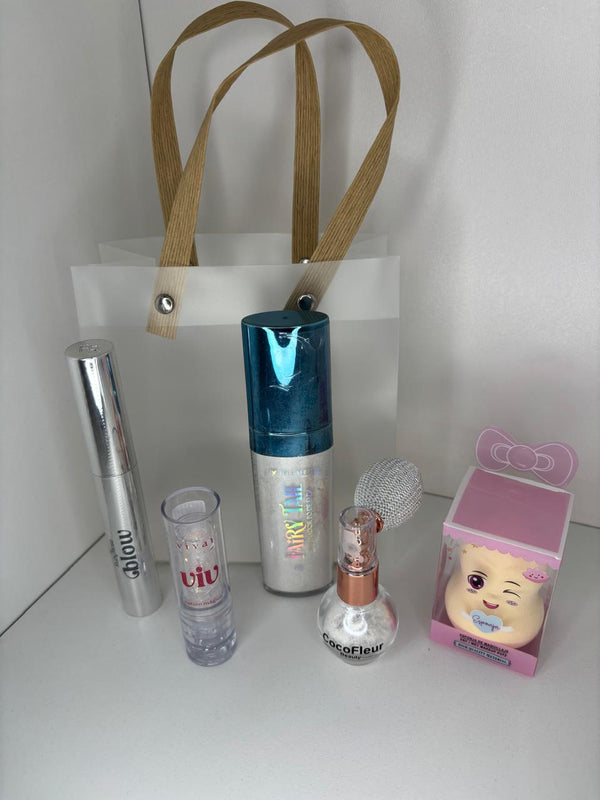 Kit Maquiagem para Presente Completo Sacolinha Premium – Máscara Ruby Rose, Iluminador Fairy Tale, Batom Hidratante, Pó de Fada, Espelhinho e Sacola Personalizada