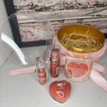 Kit Maquiagem Caixa Sweet Love – Gloss, Lip Balm de Coração, Blush Stick e Paleta e Sacola Personalizada